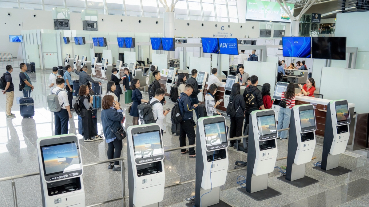 Hành khách bắt đầu thực hiện đi máy bay “không giấy tờ” tại sân bay